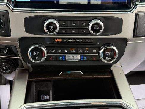 Used 2022 Ford F250 Lariat w/ Lariat Value Package AWD/4WD image 16