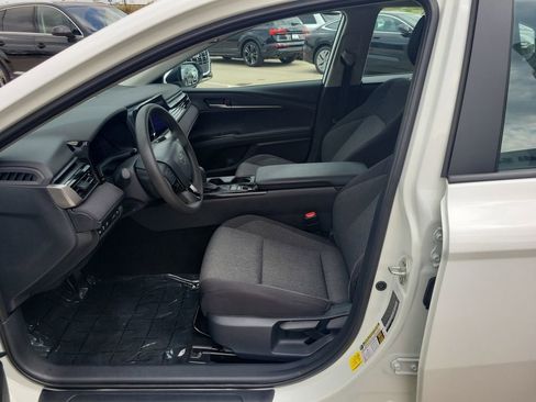 Used 2025 Toyota Camry LE FWD image 9