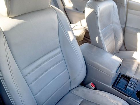 Used 2016 Toyota Camry XLE w/ Moonroof Package FWD image 21