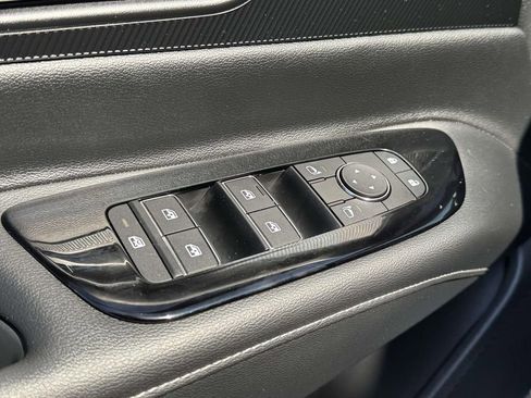 Certified 2025 Nissan Murano SV AWD/4WD image 16