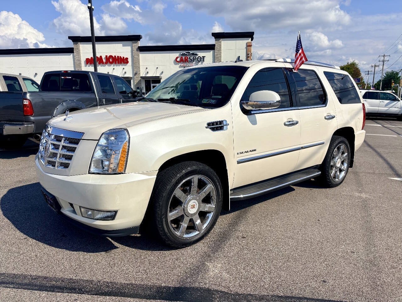 Used 2014 Cadillac Escalade Luxury AWD/4WD image 2