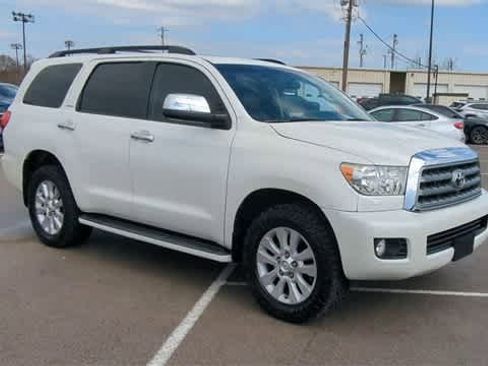 Used 2016 Toyota Sequoia Platinum image 2