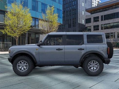 New 2025 Ford Bronco Badlands image 3