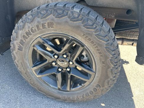 Used 2024 Chevrolet Silverado 1500 LT Trail Boss w/ Protection Package AWD/4WD image 7
