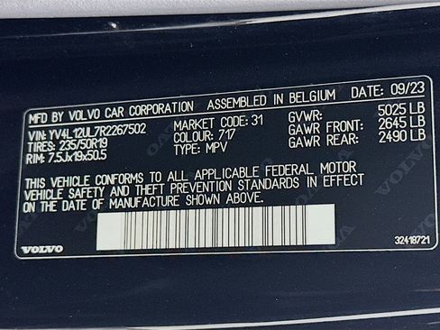 Used 2024 Volvo XC40 B5 Plus w/ Climate Package image 12