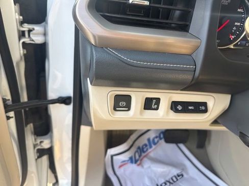 Used 2022 GMC Acadia Denali w/ Denali Ultimate Package FWD image 15