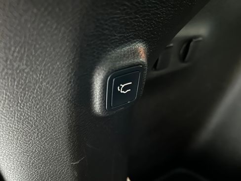 Used 2019 Jeep Cherokee Limited AWD/4WD image 35