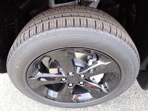 New 2025 Jeep Grand Cherokee Limited w/ Black Appearance Package image 11