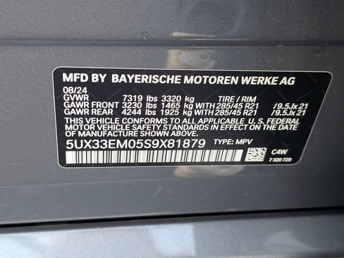 Used 2025 BMW X7 M60i w/ Climate Comfort Package image 37