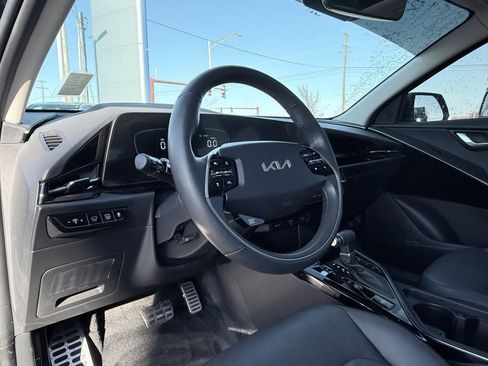 Used 2024 Kia Niro SX Touring image 10
