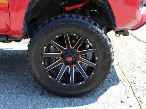 Used 2019 Toyota Tacoma SR image 24