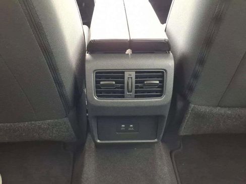 Used 2023 Nissan Rogue SV FWD image 12