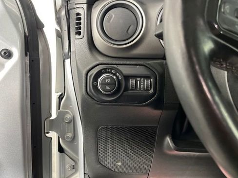 Used 2022 Jeep Gladiator Sport AWD/4WD image 16