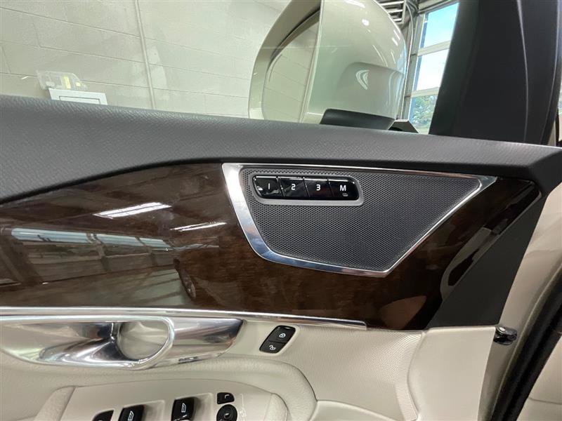 Used 2016 Volvo XC90 T6 Momentum w/ Momentum Plus Package AWD/4WD image 26