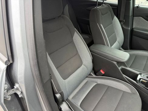 Used 2025 Chevrolet TrailBlazer LT FWD image 35