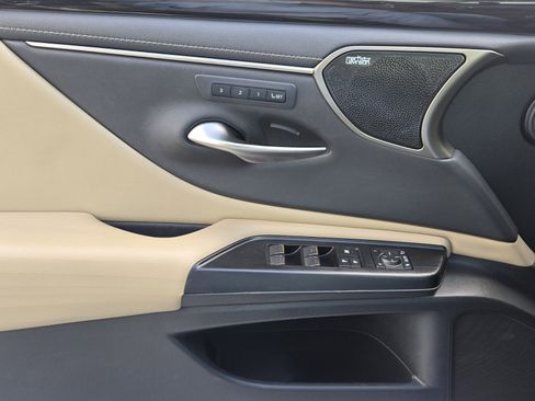 Used 2021 Lexus ES 300h Ultra Luxury w/ Accessory Package 2 image 30