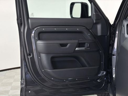 New 2026 Land Rover Defender 130 X-Dynamic SE image 20