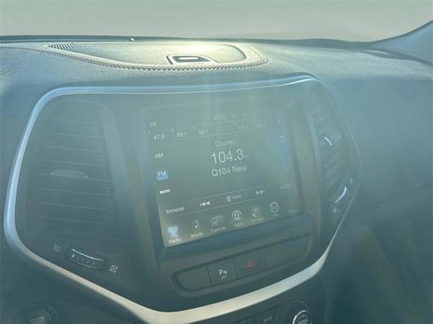 Used 2018 Jeep Cherokee Limited image 20