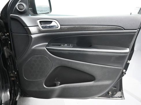 Used 2017 Jeep Grand Cherokee Altitude image 41