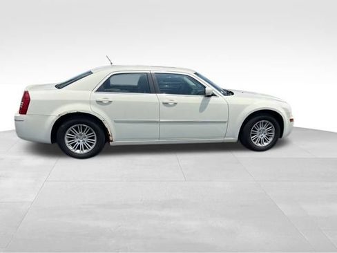 Used 2008 Chrysler 300 Touring w/ Comfort/Convenience Group RWD image 8