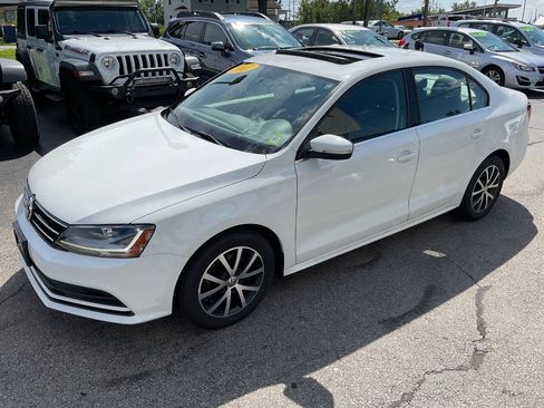 Used 2017 Volkswagen Jetta SE FWD image 8