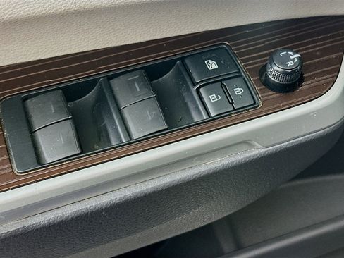 Used 2021 Toyota Sienna XLE image 15