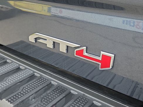 Used 2021 GMC Sierra 1500 AT4 w/ AT4 Value Package AWD/4WD image 8