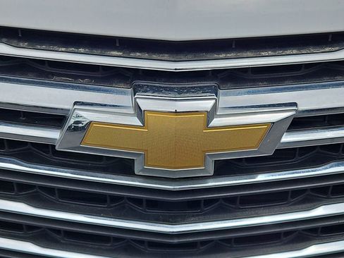 Used 2023 Chevrolet Traverse LT FWD image 11