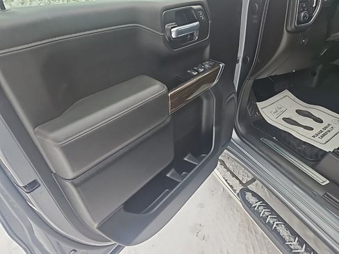 Used 2021 Chevrolet Silverado 1500 LT w/ Bed Protection Package image 9