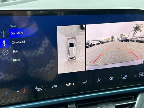 Used 2024 Chevrolet Equinox EV LT image 23