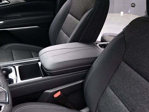 New 2026 Chevrolet Traverse LT w/ Sun and Wheel Package FWD image 42