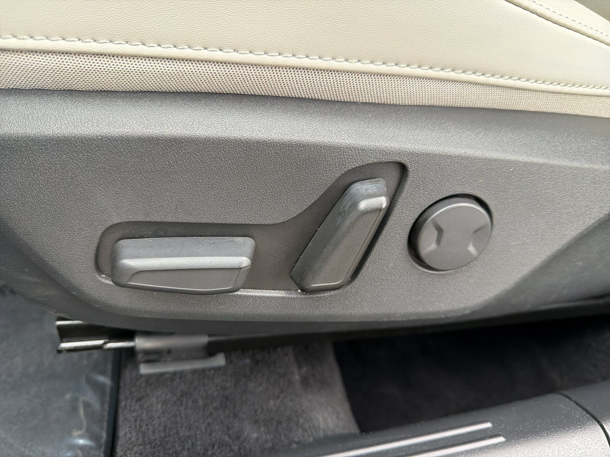 Certified 2024 Kia Niro EX FWD image 18