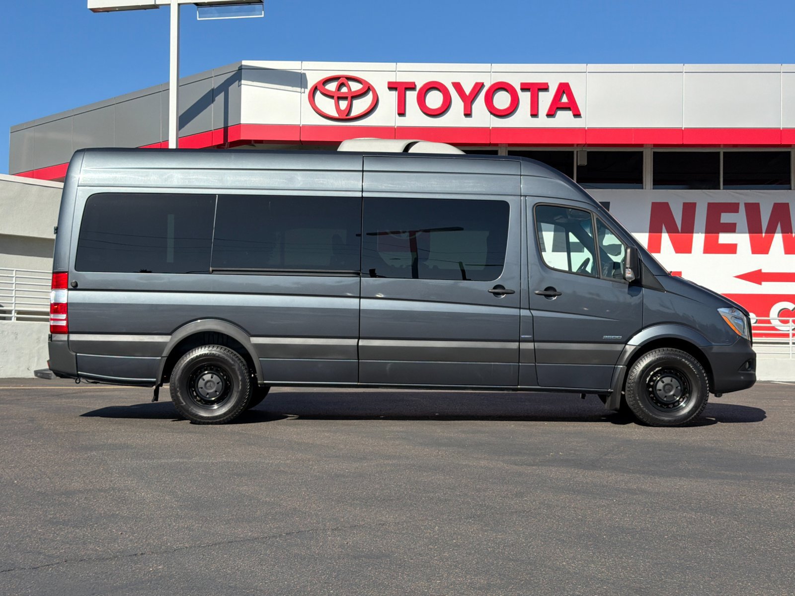 Used 2015 Mercedes-Benz Sprinter 2500 image 6