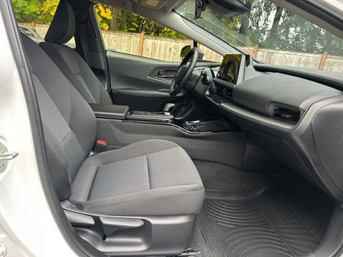 Used 2023 Toyota Prius LE image 10
