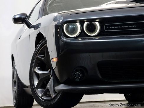 Used 2019 Dodge Challenger R/T RWD image 7