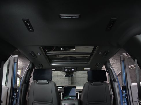 Used 2025 GMC Yukon Denali w/ Denali Reserve Package AWD/4WD image 95