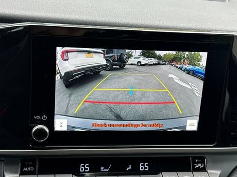 Used 2025 Toyota Camry SE w/ Convenience Package FWD image 18