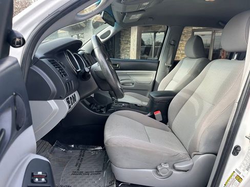 Used 2013 Toyota Tacoma PreRunner w/ Convenience Pkg image 11