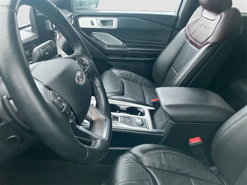 Used 2020 Ford Explorer Platinum w/ Premium Technology Package image 5