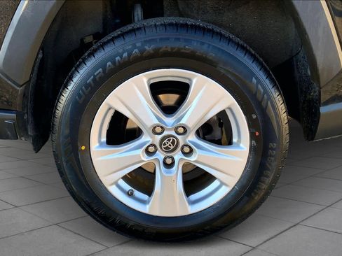 Used 2019 Toyota RAV4 XLE image 10