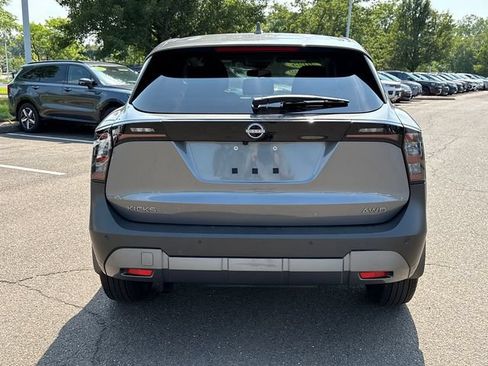 Certified 2025 Nissan Kicks SV w/ Illumination Package AWD/4WD image 3
