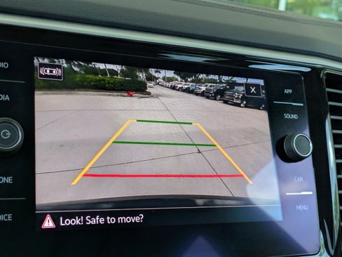 Used 2022 Volkswagen Atlas SE FWD image 24