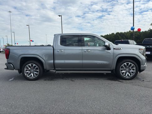 Used 2024 GMC Sierra 1500 Denali AWD/4WD image 6