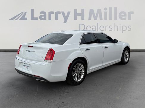 Used 2016 Chrysler 300 C RWD image 5