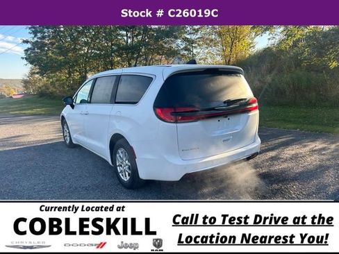 New 2026 Chrysler Pacifica Select FWD image 8