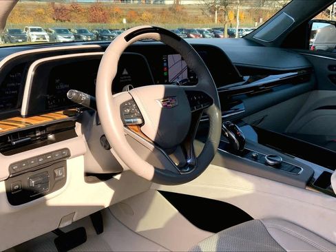 Used 2023 Cadillac Escalade ESV Sport Platinum image 16