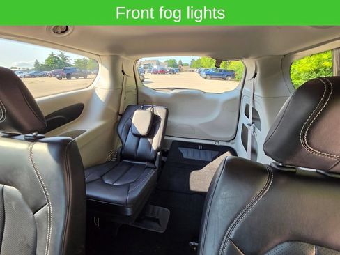 Used 2023 Chrysler Pacifica Touring-L FWD image 22