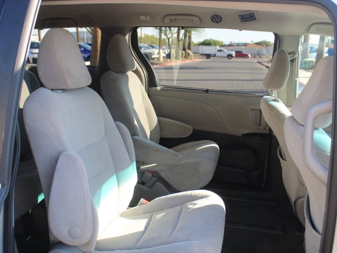 Used 2017 Toyota Sienna LE AWD/4WD image 13