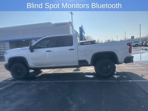 Used 2025 Chevrolet Silverado 2500 ZR2 w/ Technology Package image 4