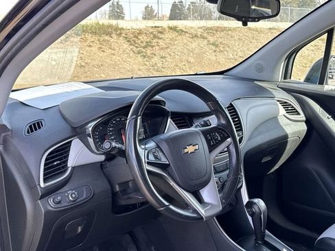 Used 2020 Chevrolet Trax LT w/ LT Convenience Package image 22